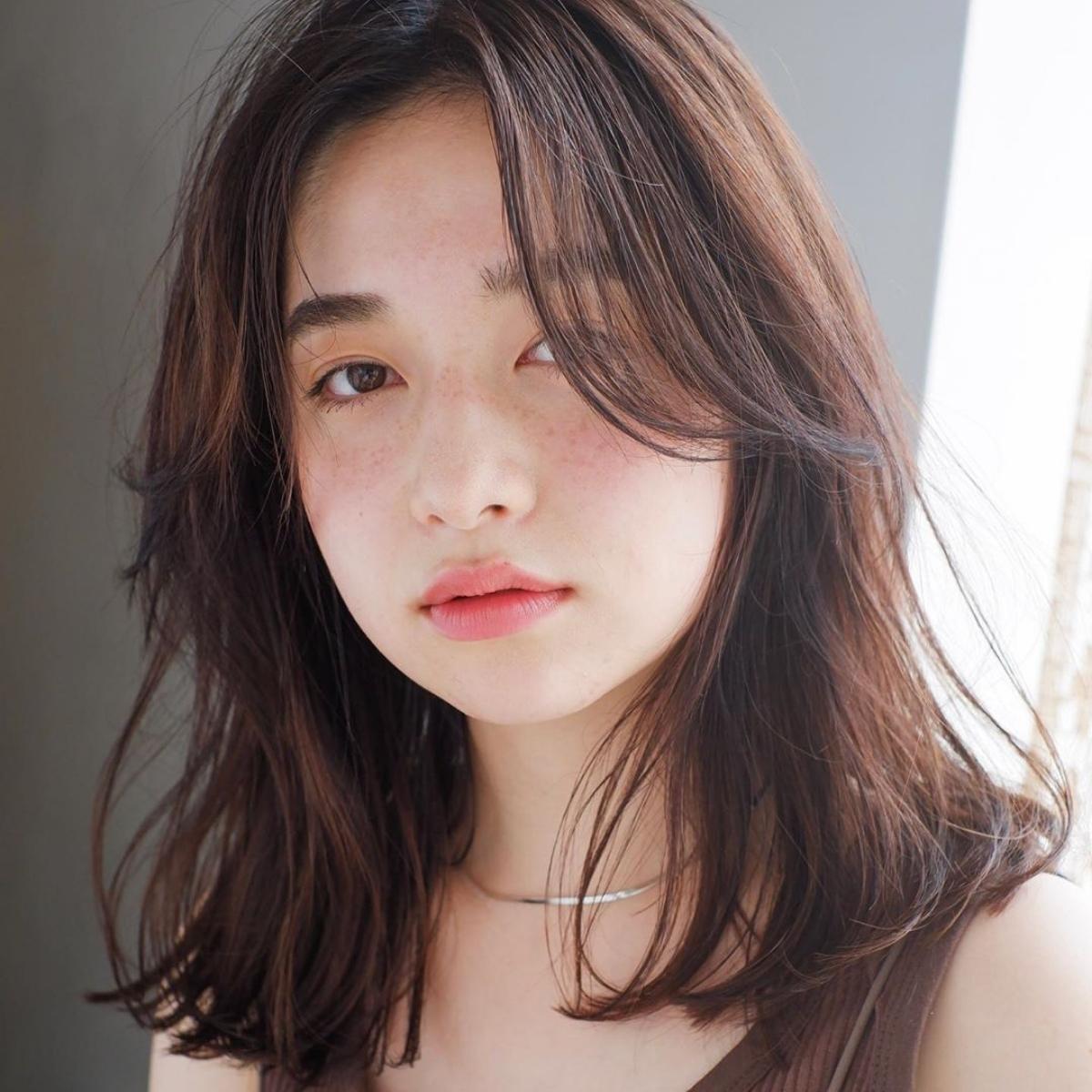 Biến tấu với màu nhuộm hot trend cho tóc lớp ngang vai