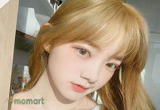 Cô nàng nổi loạn hơn với màu tóc vàng rêu