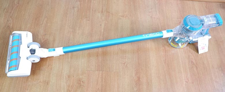 Dyson V15 torque screw attachment in action